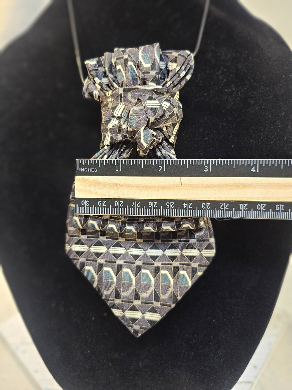 Women's Black Gray And Green Geometric Pattern Necktie Necklace - Picture 6 of 6